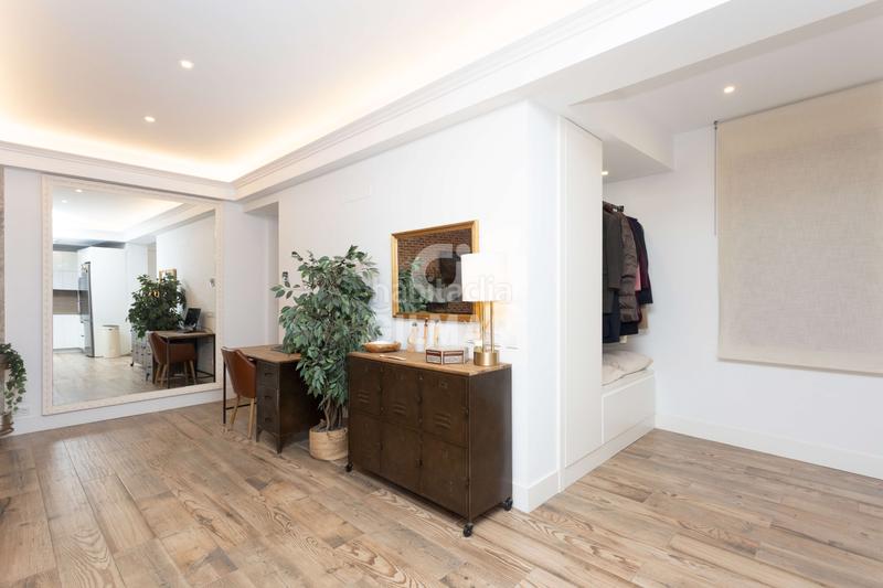 Foto 5919a373-5749-4ff6-b016-3334e6ee9a3b. Piso descubre el lujo y la elegancia en este espectacular piso ubicado en la calle montalbán en el prestigioso barrio de Jerónimos, en en Madrid