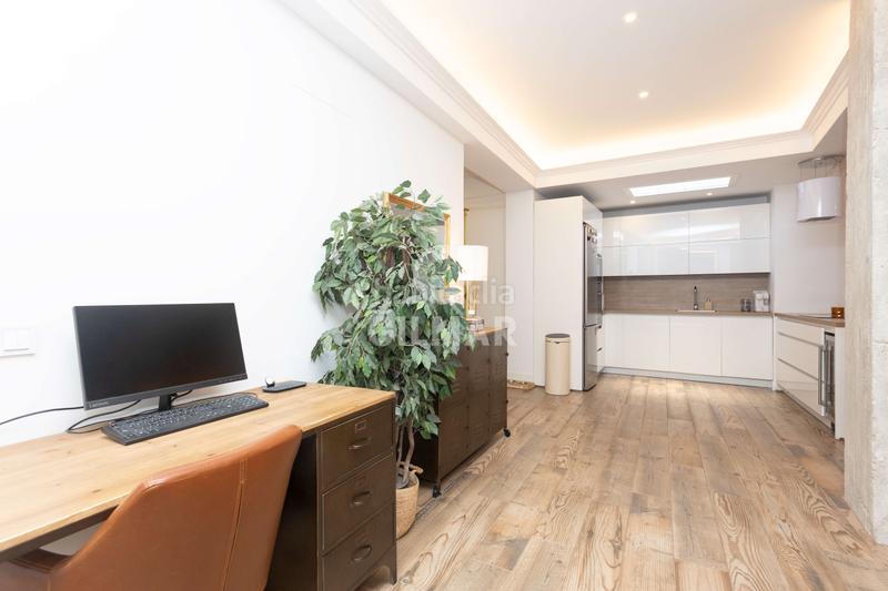 Foto 59805ab1-b885-4e73-9d6d-ed9408299efb. Piso descubre el lujo y la elegancia en este espectacular piso ubicado en la calle montalbán en el prestigioso barrio de Jerónimos, en en Madrid