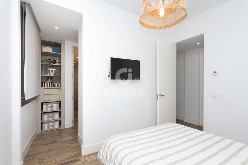 Foto 6cc26aac-52e1-4747-be70-7827c7317fe8. Piso descubre el lujo y la elegancia en este espectacular piso ubicado en la calle montalbán en el prestigioso barrio de Jerónimos, en en Madrid