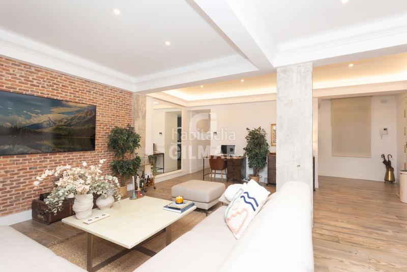 Foto 9318844b-2686-44e5-9cd8-f769ef37b914. Piso descubre el lujo y la elegancia en este espectacular piso ubicado en la calle montalbán en el prestigioso barrio de Jerónimos, en en Madrid