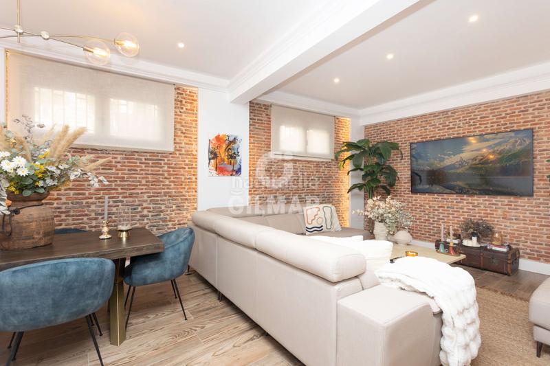 Foto b8479e79-8a97-4797-8ae4-bd2579ab5fbb. Piso descubre el lujo y la elegancia en este espectacular piso ubicado en la calle montalbán en el prestigioso barrio de Jerónimos, en en Madrid