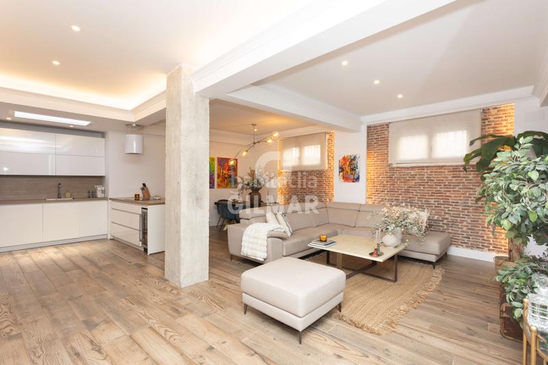 Foto db0545ca-3f06-4287-a2de-eb44e8e2e7f4. Piso descubre el lujo y la elegancia en este espectacular piso ubicado en la calle montalbán en el prestigioso barrio de Jerónimos, en en Madrid