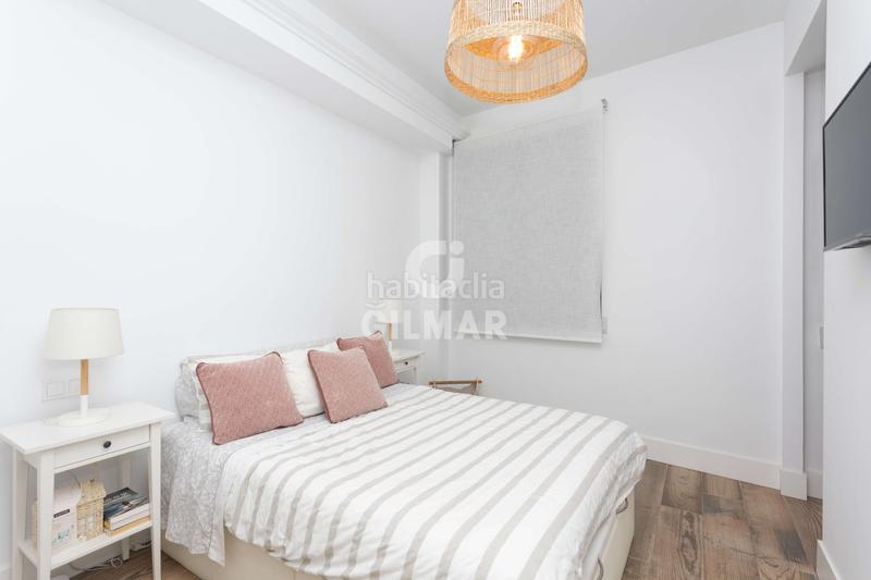 Foto f50a26fe-6643-47b4-b612-fef53a297552. Piso descubre el lujo y la elegancia en este espectacular piso ubicado en la calle montalbán en el prestigioso barrio de Jerónimos, en en Madrid