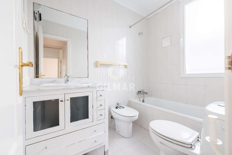 Foto db1e5928-d59e-4ba9-8226-6f39ea804b51. Piso descubre este encantador piso ubicado en el emblemático barrio de Ibiza, en el distrito retiro . con sus 69 metros cuadra en Madrid