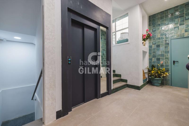 Foto 135ae3ae-13a8-437d-b45d-cd3c6a0df786. Dúplex descubre este exclusivo apartamento dúplex de obra nueva ubicado en el vibrante barrio de San Diego, en el distrito de puente de v en Madrid