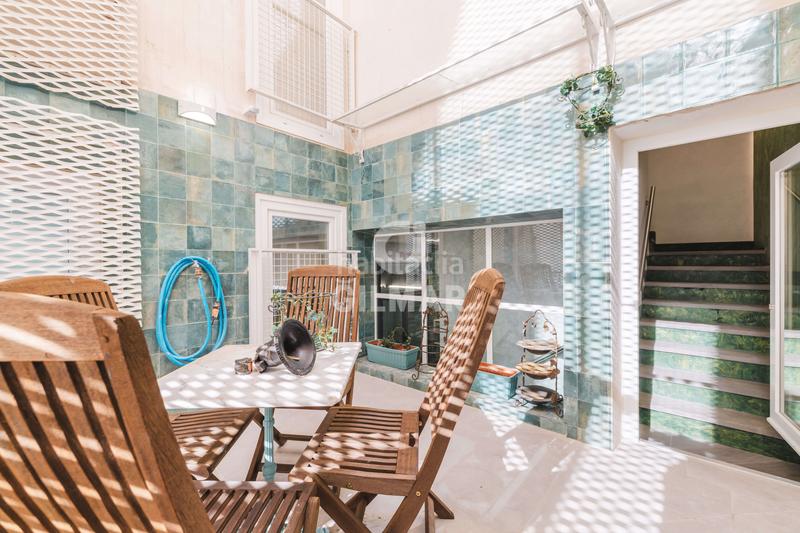 Foto 3ca56126-0d72-4ec6-95b2-b7634dd7a729. Dúplex descubre este exclusivo apartamento dúplex de obra nueva ubicado en el vibrante barrio de San Diego, en el distrito de puente de v en Madrid