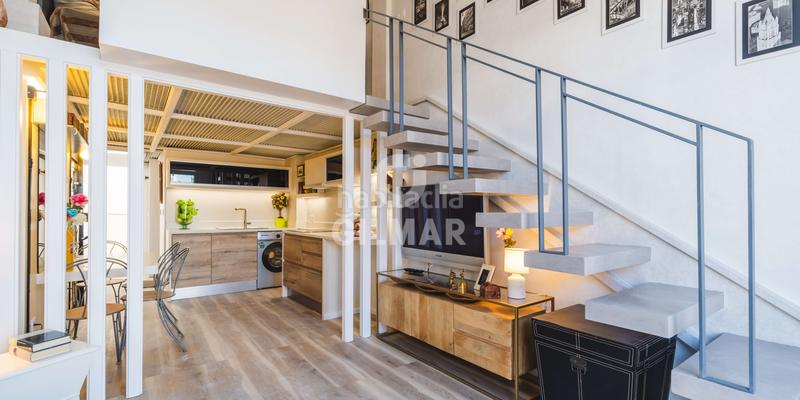 Foto 6fc112c6-c1e9-449b-9c9f-d17af733d050. Dúplex descubre este exclusivo apartamento dúplex de obra nueva ubicado en el vibrante barrio de San Diego, en el distrito de puente de v en Madrid