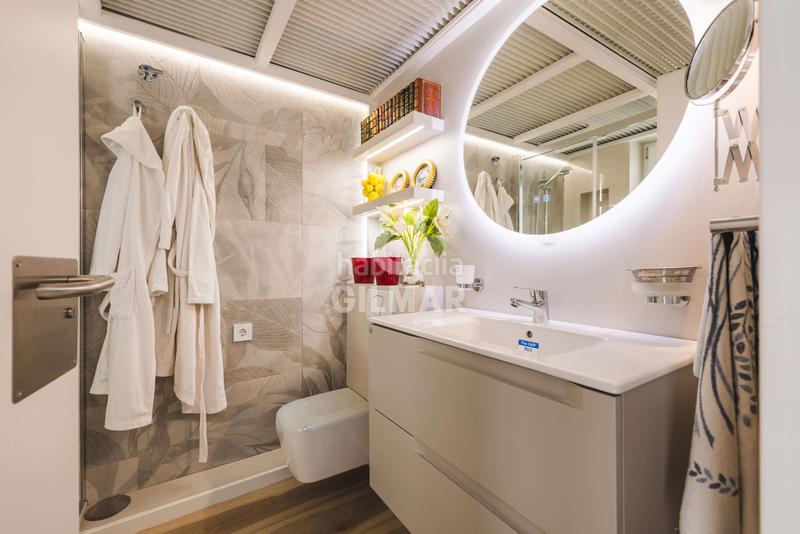 Foto 750f45f9-bec6-487c-81c2-be13445aad4e. Dúplex descubre este exclusivo apartamento dúplex de obra nueva ubicado en el vibrante barrio de San Diego, en el distrito de puente de v en Madrid