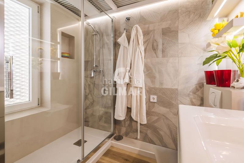 Foto 86cdac50-fd28-46d9-8a62-90cc171f82f6. Dúplex descubre este exclusivo apartamento dúplex de obra nueva ubicado en el vibrante barrio de San Diego, en el distrito de puente de v en Madrid