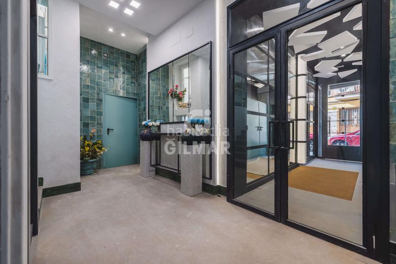 Foto 8895ec72-35f4-4fe9-8b0e-94a7c65afccf. Dúplex descubre este exclusivo apartamento dúplex de obra nueva ubicado en el vibrante barrio de San Diego, en el distrito de puente de v en Madrid