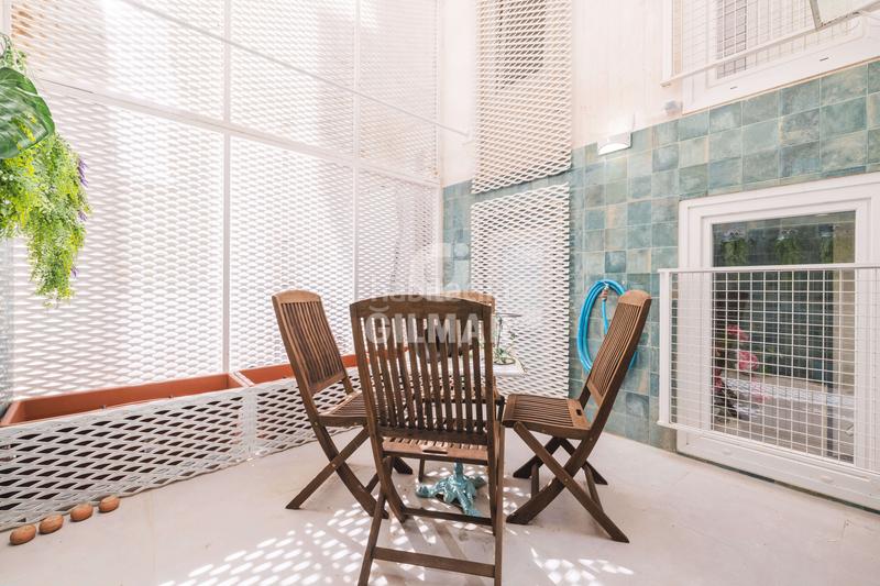 Foto 8c824412-18ce-4975-98d6-a1648c1a3f71. Dúplex descubre este exclusivo apartamento dúplex de obra nueva ubicado en el vibrante barrio de San Diego, en el distrito de puente de v en Madrid