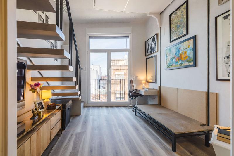 Foto c74d375c-a2e4-4537-8dc4-0c79ca11f824. Dúplex descubre este exclusivo apartamento dúplex de obra nueva ubicado en el vibrante barrio de San Diego, en el distrito de puente de v en Madrid