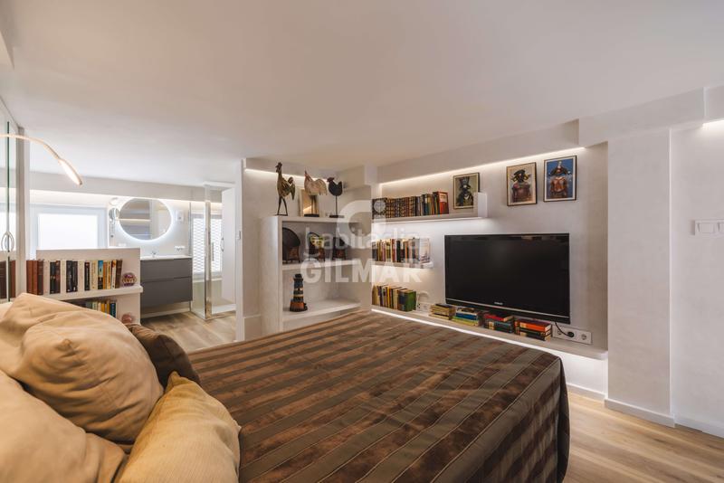 Foto f34a7bc3-df2e-4263-afa7-1e9815647667. Dúplex descubre este exclusivo apartamento dúplex de obra nueva ubicado en el vibrante barrio de San Diego, en el distrito de puente de v en Madrid