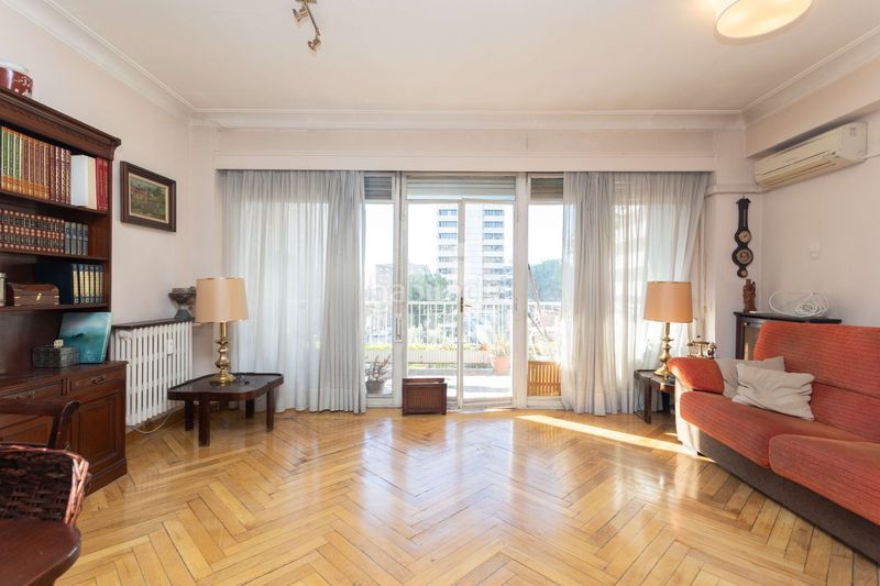 Piso descubre este elegante piso ubicado en el barrio de Estrella, dentro del prestigioso distrito de retiro . con una superfi en Madrid - Imagen 2