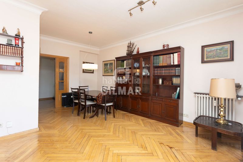 Piso descubre este elegante piso ubicado en el barrio de Estrella, dentro del prestigioso distrito de retiro . con una superfi en Madrid - Imagen 5
