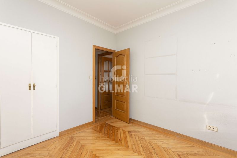 Piso descubre este elegante piso ubicado en el barrio de Estrella, dentro del prestigioso distrito de retiro . con una superfi en Madrid - Imagen 18