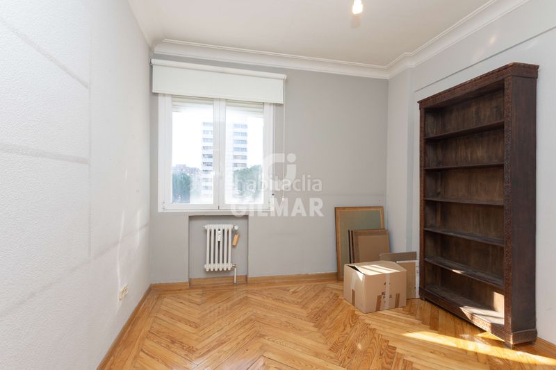 Piso descubre este elegante piso ubicado en el barrio de Estrella, dentro del prestigioso distrito de retiro . con una superfi en Madrid - Imagen 19