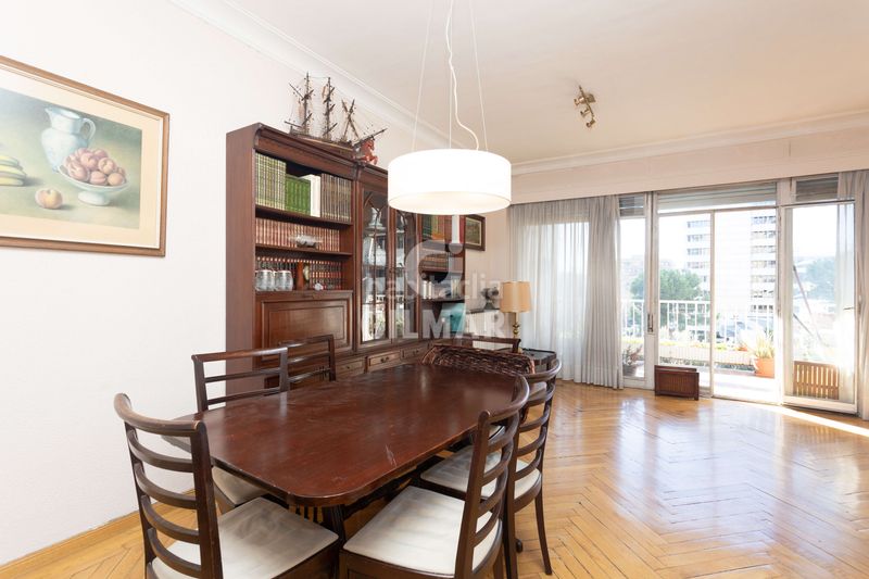 Piso descubre este elegante piso ubicado en el barrio de Estrella, dentro del prestigioso distrito de retiro . con una superfi en Madrid - Imagen 3