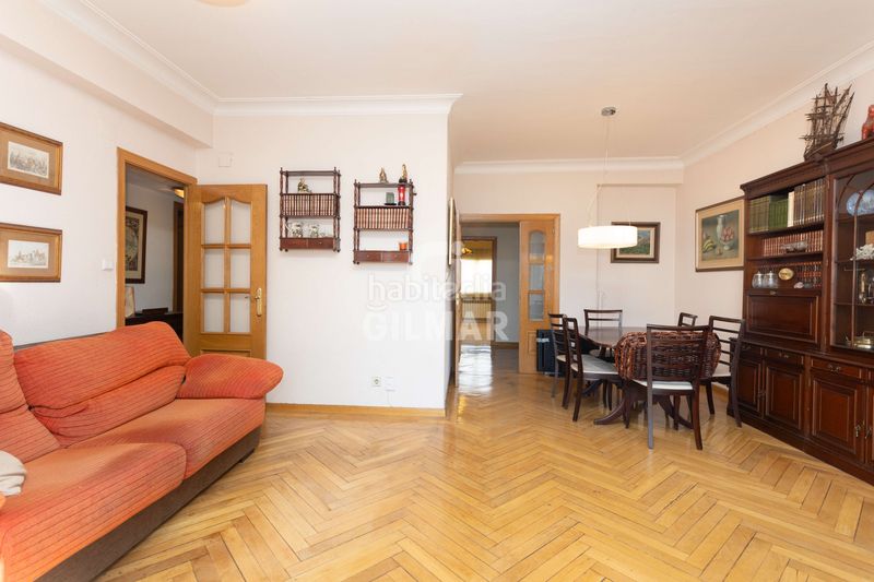 Piso descubre este elegante piso ubicado en el barrio de Estrella, dentro del prestigioso distrito de retiro . con una superfi en Madrid - Imagen 6