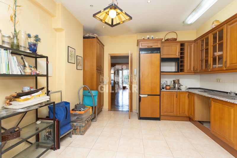 Piso descubre este elegante piso ubicado en el barrio de Estrella, dentro del prestigioso distrito de retiro . con una superfi en Madrid - Imagen 13