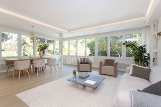 Flat in Niño Jesús. Descubre una auténtica joya inmobiliaria en el prestigioso barri