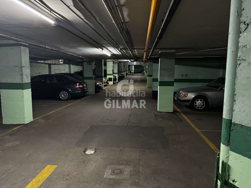 Foto c0d589ac-d607-4afc-a018-8d62589df365. Aparcament cotxe a Acacias Madrid