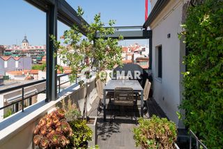 Àtic a Embajadores-Lavapiés. Bienvenido a una oportunidad única de adquirir una auténtica joy