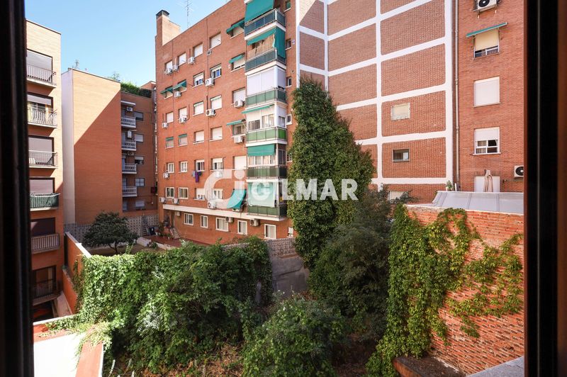 Foto c53e373e-ba80-45d7-9054-0b94838f8aff. Pis amb calefacció aparcament a Acacias Madrid