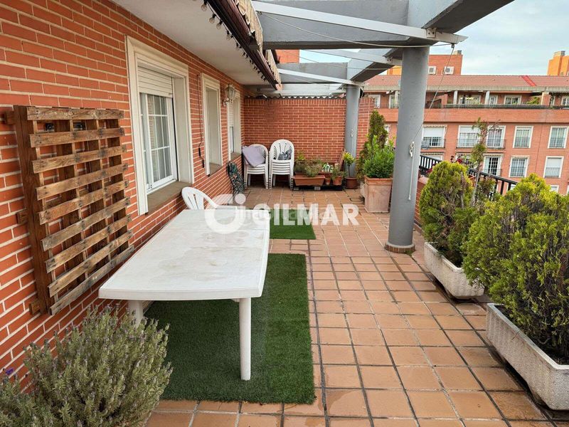 Foto 0379097c-9f43-4714-83f3-e0f6fc4c93bb. Àtic amb calefacció aparcament piscina a Palos de Moguer Madrid