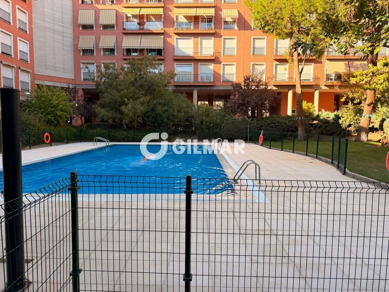 Foto 5f84a2b3-44df-4df7-ab9d-375554b8e368. Àtic amb calefacció aparcament piscina a Palos de Moguer Madrid