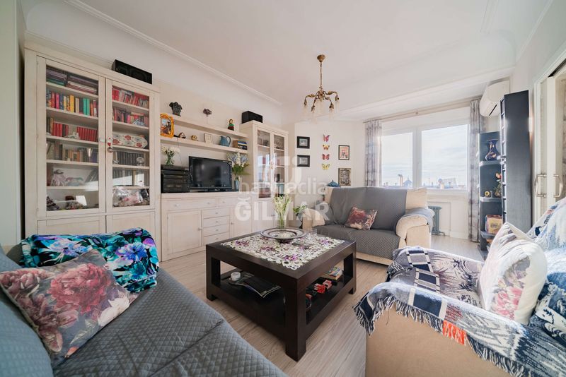 Piso este exclusivo piso está ubicado en el prestigioso barrio de Palacio, en pleno corazón del distrito centro . con una supe en Madrid - Imagen 3