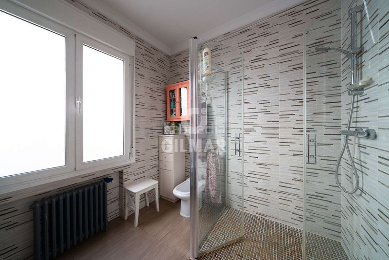 Piso este exclusivo piso está ubicado en el prestigioso barrio de Palacio, en pleno corazón del distrito centro . con una supe en Madrid - Imagen 31