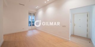 Flat in Universidad-Malasaña. Se pone a su disposición este sofisticado y acogedor piso de 102