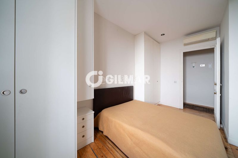 Foto 3ae99504-6136-4d99-9ee1-0edb45873bd6. Piso en pleno corazón histórico , en el codiciado barrio de cortes, presentamos esta elegante propiedad ubicada en una de las en Madrid
