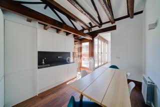Àtic a Universidad-Malasaña. Este impresionante ático se encuentra en una de las zonas más ex