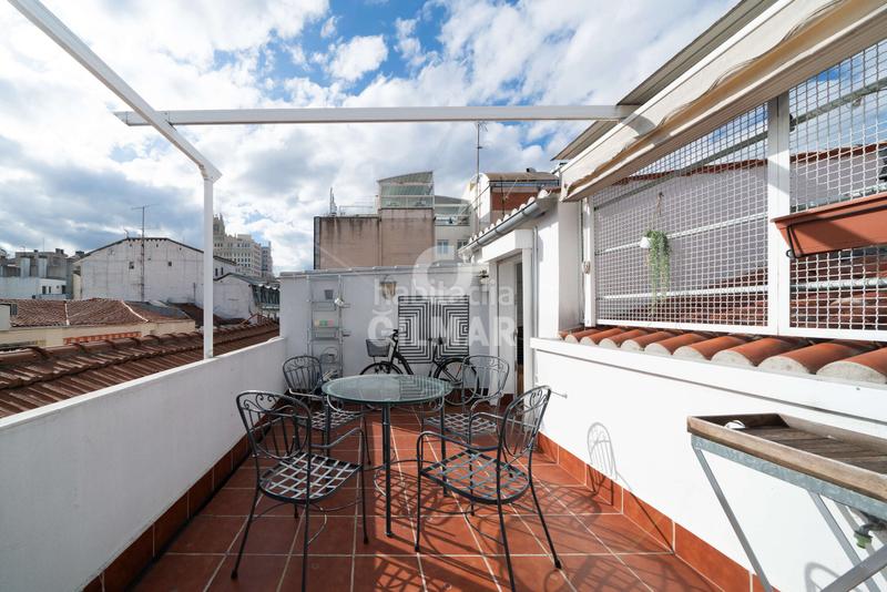 Foto d1c2d8c9-c8db-4e8b-90ca-50f8234a6bd7. Àtic amb calefacció aparcament a Justicia-Chueca Madrid