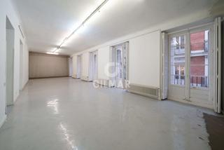 Appartement à Justicia-Chueca. Presentamos este magnífico piso de 276 m2 en el espectacular bar