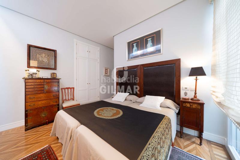 Foto 0bcbd51c-71a0-477d-b3b2-fe114e7f1f12. Piso te presentamos una espectacular vivienda en el emblemático barrio de justicia, en el corazón . este exclusivo piso cuenta en Madrid