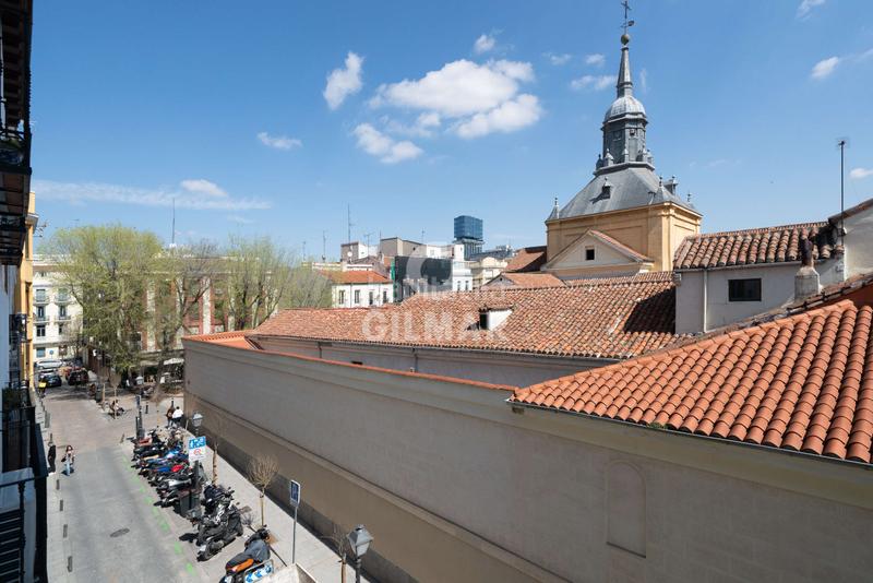 Foto 475a8288-f5aa-4264-a52a-5af8953830d9. Piso te presentamos una espectacular vivienda en el emblemático barrio de justicia, en el corazón . este exclusivo piso cuenta en Madrid