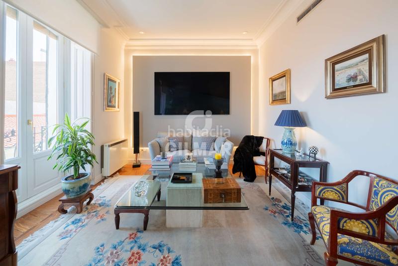 Foto 5a2ed6ce-31af-4b9e-b58c-840f4b213408. Piso te presentamos una espectacular vivienda en el emblemático barrio de justicia, en el corazón . este exclusivo piso cuenta en Madrid