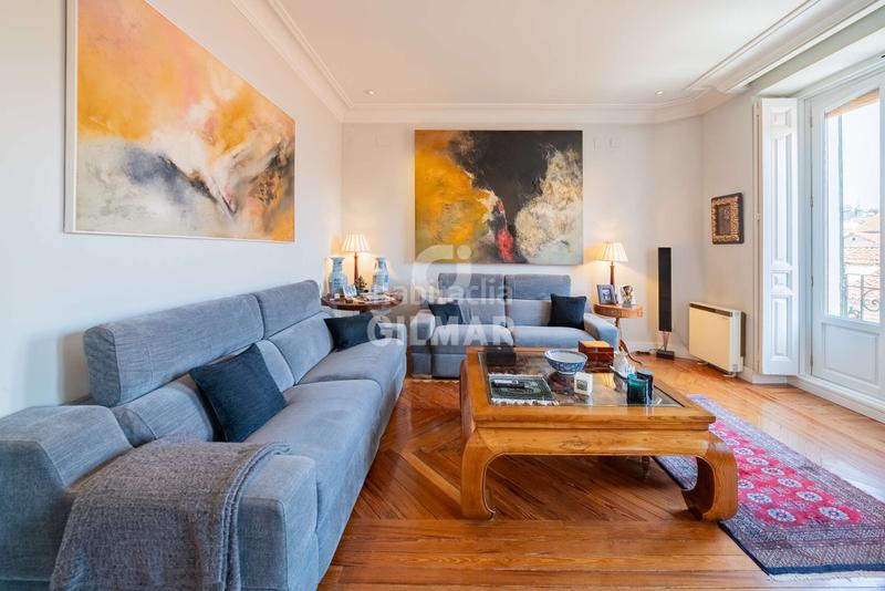 Foto 5d044e4c-1be4-4fa4-9b76-c6d8f87b9cc8. Piso te presentamos una espectacular vivienda en el emblemático barrio de justicia, en el corazón . este exclusivo piso cuenta en Madrid