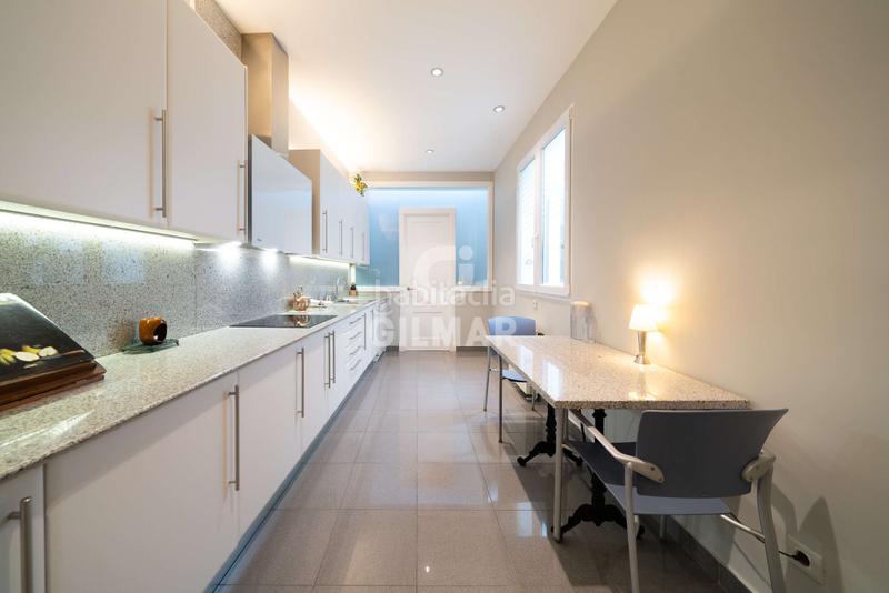 Foto 845ea8a4-04c3-4d17-81eb-b815633020c9. Piso te presentamos una espectacular vivienda en el emblemático barrio de justicia, en el corazón . este exclusivo piso cuenta en Madrid