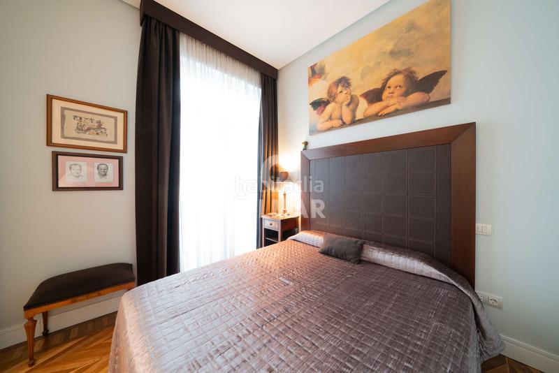 Foto c5ff3c63-0f13-4be4-8a7e-3ad065d80d23. Piso te presentamos una espectacular vivienda en el emblemático barrio de justicia, en el corazón . este exclusivo piso cuenta en Madrid