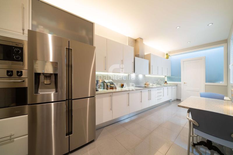 Foto ccf567c5-b11e-4775-9e1e-97a285448c22. Piso te presentamos una espectacular vivienda en el emblemático barrio de justicia, en el corazón . este exclusivo piso cuenta en Madrid