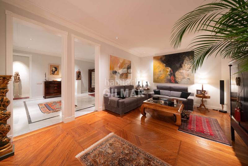 Foto e1dbefed-5606-451d-9bb4-8586e42e3203. Piso te presentamos una espectacular vivienda en el emblemático barrio de justicia, en el corazón . este exclusivo piso cuenta en Madrid