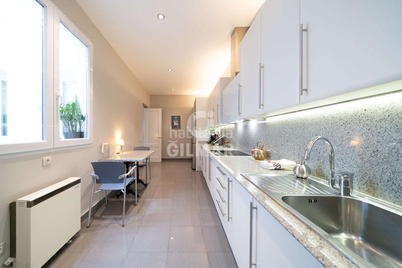 Foto e62c06b5-f5e9-4131-8c26-6542c83e40b3. Piso te presentamos una espectacular vivienda en el emblemático barrio de justicia, en el corazón . este exclusivo piso cuenta en Madrid