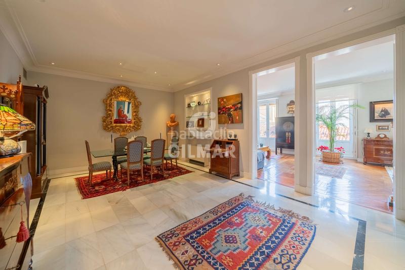 Foto ea83623d-dbfc-43d5-a652-81fffe18a373. Piso te presentamos una espectacular vivienda en el emblemático barrio de justicia, en el corazón . este exclusivo piso cuenta en Madrid