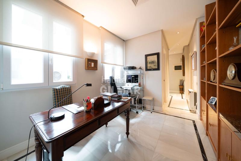 Foto f38796ef-a6f1-44be-b063-81d37f2ed9d1. Piso te presentamos una espectacular vivienda en el emblemático barrio de justicia, en el corazón . este exclusivo piso cuenta en Madrid
