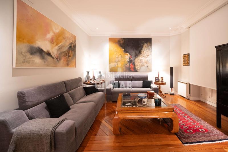Foto f89f50d4-a64e-4e8a-a324-a56fefdd2902. Piso te presentamos una espectacular vivienda en el emblemático barrio de justicia, en el corazón . este exclusivo piso cuenta en Madrid