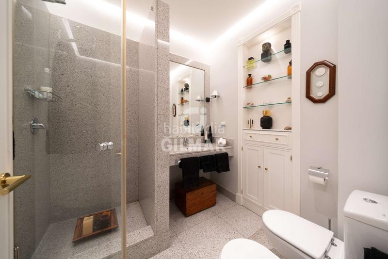 Foto ff121c4b-d4c5-4b87-a5a7-e90ee0e4e885. Piso te presentamos una espectacular vivienda en el emblemático barrio de justicia, en el corazón . este exclusivo piso cuenta en Madrid